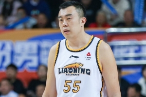 8868网页-媒体人：韩德君是辽篮队史首位真正打到油箱见底、申请退役的功勋