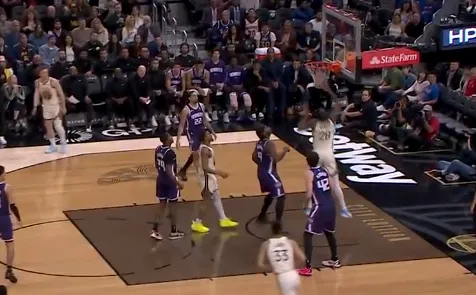 8868体育-巴锡挡拆顺下空接扣篮打进,8中5已砍下10分8篮板